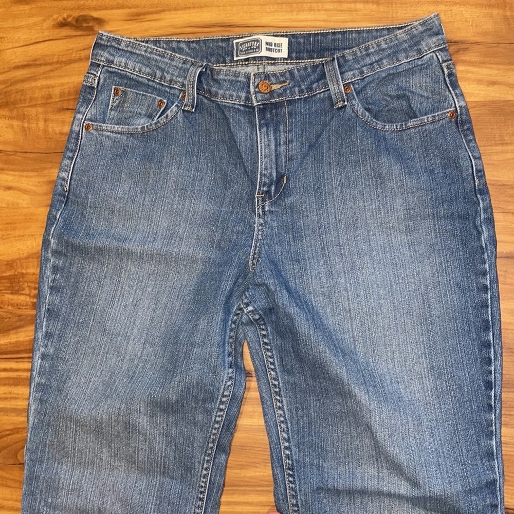 Signature Levi’s Mid Rise Bootcut Jeans - Picture 2 of 5